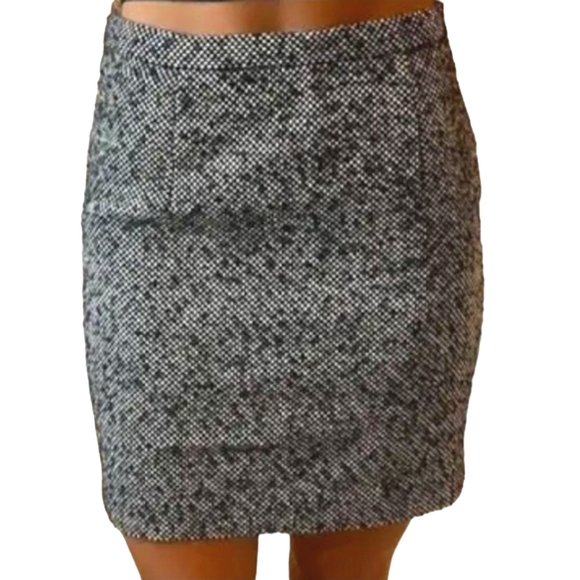 Michael Kors Wool Pencil Skirt Size 8P - Picture 4 of 9
